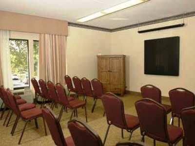 Hampton Pittsburgh/airport 3*